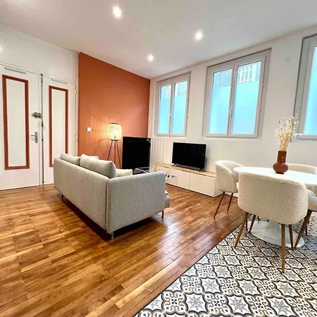 Terracotta Apartment *